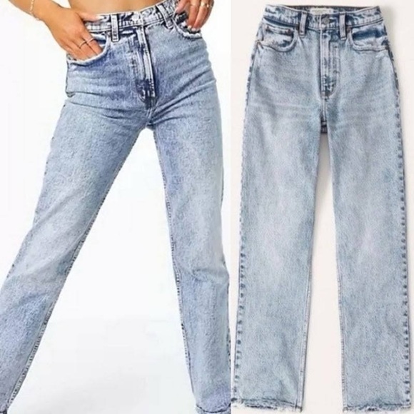 Abercrombie | 90s Ultra High Rise Straight Jeans in Acid Wash - Size 29 - Picture 4 of 5
